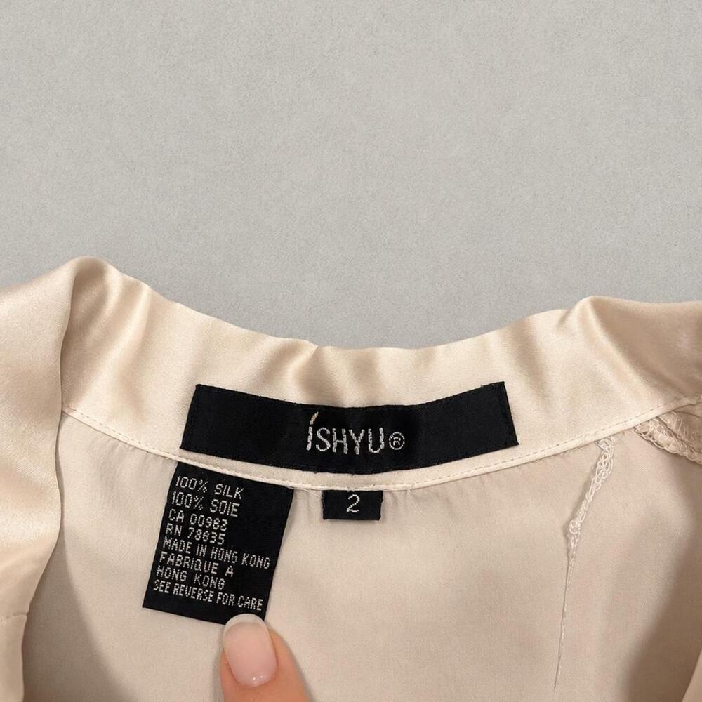 Vintage ISHYU 100% Silk Champagne Blouse Princess Seam Button Front Size 2 - Picture 4 of 5